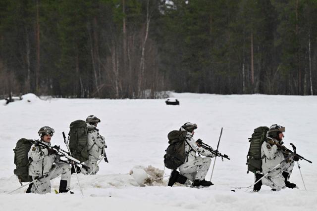 German mountain troops attend a military exercise at the Bardufoss Airbase in Norway on March 13, 2026, during a visit of the German Chancellor and the Canadian Prime Minister. Canadian, German and Norwegian leaders are meeting in the Norwegian Arctic on March 13 to discuss the region's fragile security situation, against the backdrop of a large NATO exercise. (Photo by John MACDOUGALL / AFP)
