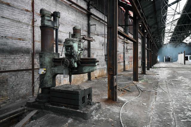 This photograph shows a rusted machine in an abandonned steel plant in Charleroi, southern Belgium, on February 9, 2026. Once a major industrial city of the coal industry, Charleroi still bears the marks of a working-class past now lying fallow. As they venture through its abandoned factories, urban explorers (urbex) end up telling the story of a system as much as of a pastime: that of a capitalism which pours investment into a place, exploits it, then withdraws, leaving behind nothing but ruins to explore. (Photo by Nicolas TUCAT / AFP)