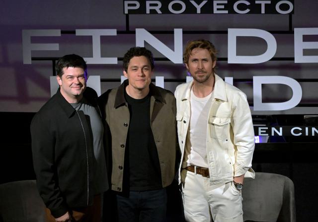 US producer Christopher Miller (L), US film director and screenwriter Phil Lord (C), and Canadian actor Ryan Gosling pose for a picture before a press conference for the film "Project Hail Mary" in Mexico City on March 13, 2026. (Photo by Alfredo ESTRELLA / AFP)