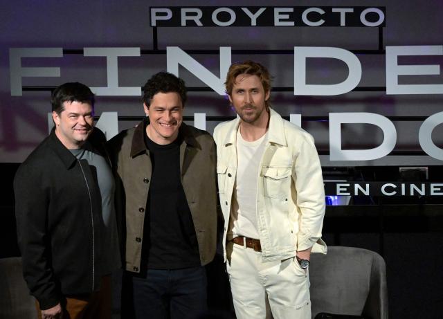 US producer Christopher Miller (L), US film director and screenwriter Phil Lord (C), and Canadian actor Ryan Gosling pose for a picture before a press conference for the film "Project Hail Mary" in Mexico City on March 13, 2026. (Photo by Alfredo ESTRELLA / AFP)