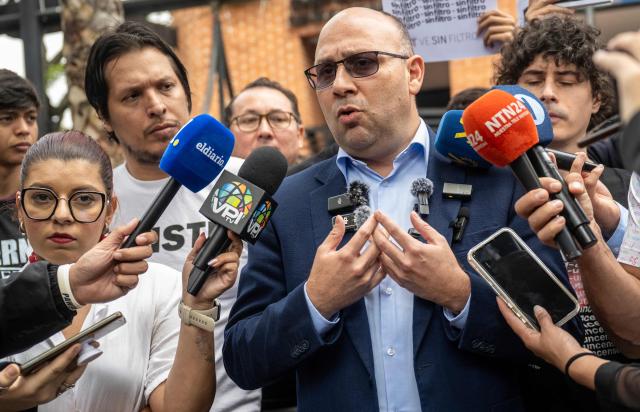 Coordinator of the NGO PROVEA, Oscar Murillo, speaks to the media during a demonstration to demand unblocking restricted websites in front of the National Commission of Telecommunications (Conatel) headquarters in Caracas on March 13, 2026. Chanting "freedom of expression for the internet and television," human rights activists called on Venezuela's interim government to unblock some 200 restricted websites on March 13, 2026. (Photo by Maryorin Mendez / AFP)