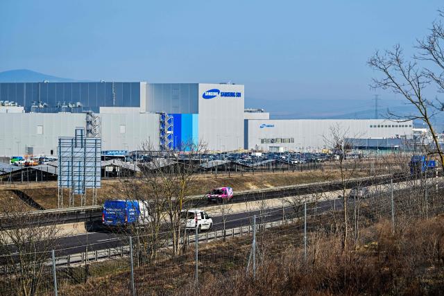 This photo taken on March 3, 2026 shows the Samsung SDI battery factory of South Korean industrial giant Samsung near the town of God, about 25 km north of Budapest. On the outskirts of the town of God, not far from Budapest, white smoke is rising from a Samsung electric vehicle battery factory accused of having exposed workers to health hazards, while Hungary's government failed to shut it down. The allegations revealed by Hungarian news site Telex last month come at a sensitive time for nationalist Prime Minister Viktor Orban as he faces an unprecedented challenge to his 16 years in power in April 12 elections. (Photo by Attila KISBENEDEK / AFP)