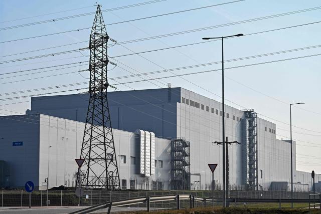 (FILES) This photo taken on March 3, 2026 shows the Samsung SDI battery factory of South Korean industrial giant Samsung near the town of God, about 25 km north of Budapest. On the outskirts of the town of God, not far from Budapest, white smoke is rising from a Samsung electric vehicle battery factory accused of having exposed workers to health hazards, while Hungary's government failed to shut it down. The allegations revealed by Hungarian news site Telex last month come at a sensitive time for nationalist Prime Minister Viktor Orban as he faces an unprecedented challenge to his 16 years in power in April 12 elections. (Photo by Attila KISBENEDEK / AFP)