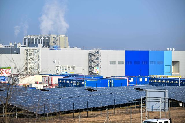 (FILES) This photo taken on March 3, 2026 shows the Samsung SDI battery factory of South Korean industrial giant Samsung near the town of God, about 25 km north of Budapest. On the outskirts of the town of God, not far from Budapest, white smoke is rising from a Samsung electric vehicle battery factory accused of having exposed workers to health hazards, while Hungary's government failed to shut it down. The allegations revealed by Hungarian news site Telex last month come at a sensitive time for nationalist Prime Minister Viktor Orban as he faces an unprecedented challenge to his 16 years in power in April 12 elections. (Photo by Attila KISBENEDEK / AFP)