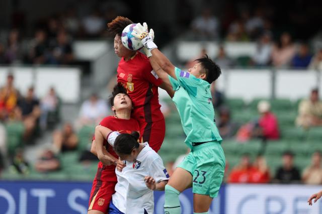 Taiwan’s goalkeeper Cheng Ssu-yu (R) and China’s Shao Ziqin (L) fight for the ball during the AFC Women's Asian Cup Australia 2026 football match between China and Taiwan in Perth on March 14, 2026. (Photo by Antony DICKSON / AFP)