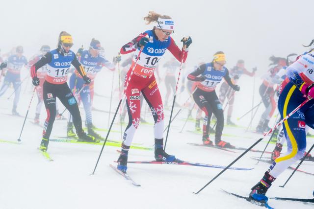Norway's Karoline Simpson-Larsen (C) and others compete during fog in the women's mass start 50km free race of the FIS Cross-Country World Cup in Holmenkollen, Oslo on March 14, 2026. (Photo by Terje Pedersen / NTB / AFP) / Norway OUT