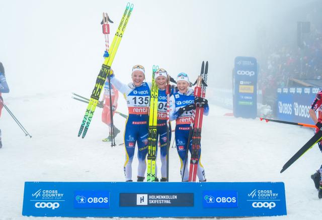 (L-R) Second placed Sweden's Linn Svahn, first placed Sweden's Frida Karlsson and third placed Sweden's Jonna Sundling celebrate after winning the women's mass start 50km free race of the FIS Cross-Country World Cup in Holmenkollen, Oslo, Norway, on March 14, 2026. (Photo by Terje Pedersen / NTB / AFP) / Norway OUT