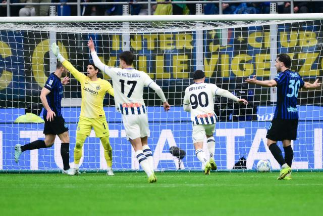 Atalanta’s Montenegrin forward #90 Nikola Krstovic (2R) scores his team's first goal during the Italian Serie A football match between Inter Milan and Atalanta at the San Siro stadium in Milan, northern Italy, on March 14, 2026. (Photo by MARCO BERTORELLO / AFP)