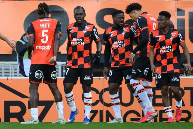 Lorient's Senegalese forward #15 Aiyegun Tosin (C) celebrates after scoring during the French L1 football match between FC Lorient and RC Lens at Yves-Allainmat stadium in Lorient, western France on March 14, 2026. (Photo by Loic VENANCE / AFP)