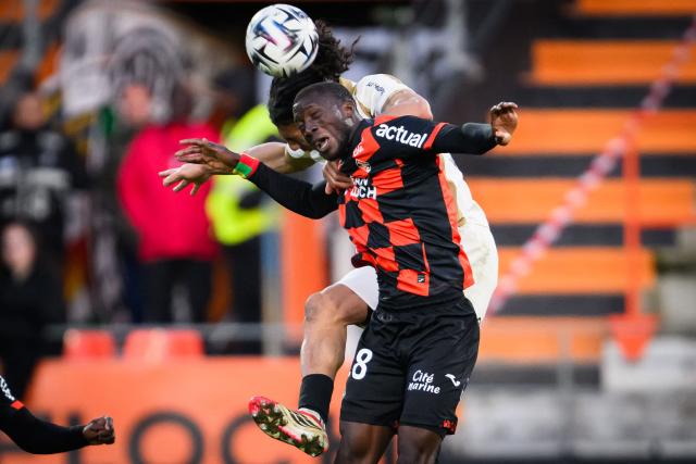 Lorient's Senegalese forward #28 Sambou Soumano (R) fights for the ball with Lens' French defender Pierre Ismaelo Ganiou during the French L1 football match between FC Lorient and RC Lens at Yves-Allainmat stadium in Lorient, western France on March 14, 2026. (Photo by Loic VENANCE / AFP)