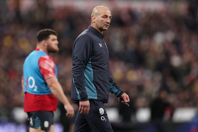 England's head coach Steve Borthwick (C) looks on during the warm up ahead of the Six Nations international rugby union match between France and England at the Stade de France, in Saint-Denis, north of Paris, on March 14, 2026. (Photo by FRANCK FIFE / AFP)
