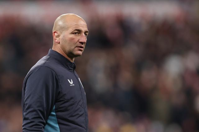 England's head coach Steve Borthwick looks on during the warm up ahead of the Six Nations international rugby union match between France and England at the Stade de France, in Saint-Denis, north of Paris, on March 14, 2026. (Photo by FRANCK FIFE / AFP)