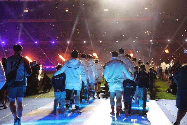 France's and England's player's enter the pitch ahead of the Six Nations international rugby union match between France and England at the Stade de France, in Saint-Denis, north of Paris, on March 14, 2026. (Photo by Thomas SAMSON / AFP)