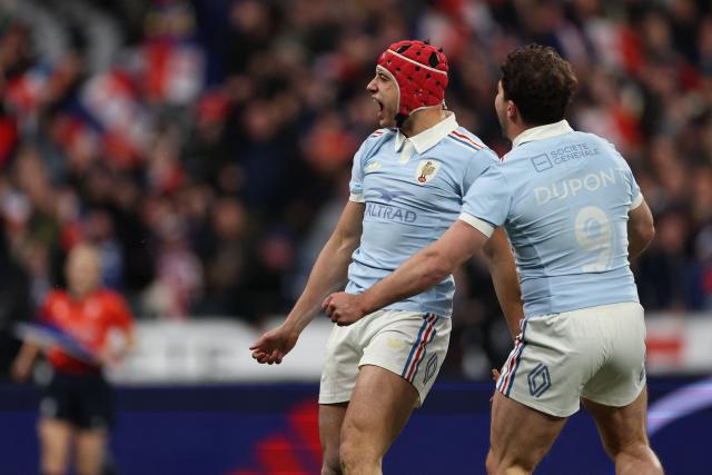 France's wing Louis Bielle-Biarrey (L) celebrates after scoring France's first try during the Six Nations international rugby union match between France and England at the Stade de France, in Saint-Denis, north of Paris, on March 14, 2026. (Photo by FRANCK FIFE / AFP)