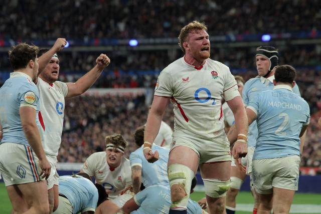 England's lock Ollie (C) celebrates after scoring England's third try during the Six Nations international rugby union match between France and England at the Stade de France, in Saint-Denis, north of Paris, on March 14, 2026. (Photo by Thomas SAMSON / AFP)