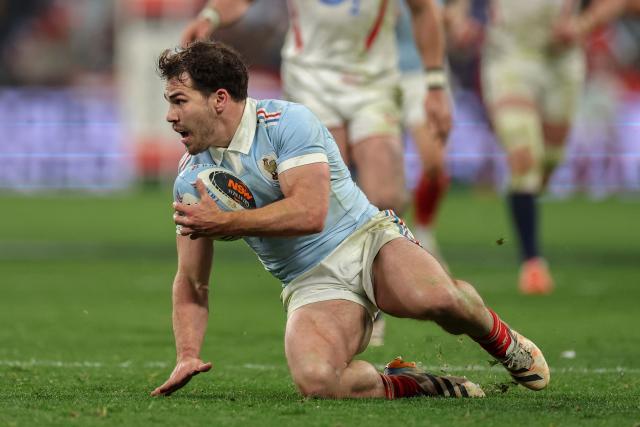 France's scrum-half Antoine Dupont gathers a loose ball during of the Six Nations international rugby union match between France and England at the Stade de France, in Saint-Denis, north of Paris, on March 14, 2026. (Photo by FRANCK FIFE / AFP)