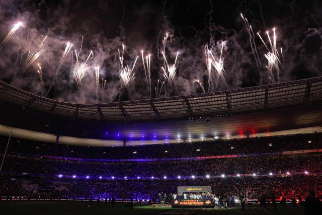 France's players celebrate with the trophy after winning the Six Nations international rugby union match between France and England at the Stade de France, in Saint-Denis, north of Paris, on March 14, 2026. (Photo by Thomas SAMSON / AFP)