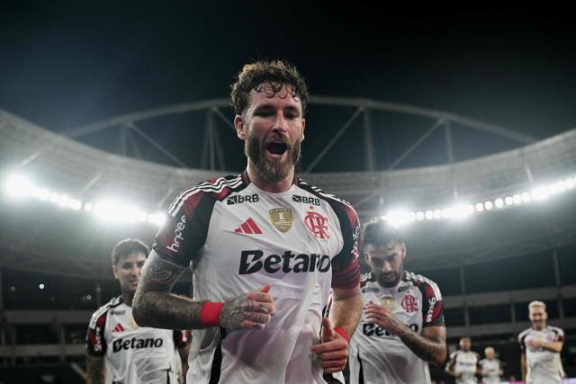 Flamengo's defender #04 Leo Pereira celebrates scoring his team's second goal during the Brazilian Championship Serie A football match between Botafogo and Flamengo at the Nilton Santos Stadium in Rio de Janeiro, Brazil on March 14, 2026. (Photo by Mauro PIMENTEL / AFP)