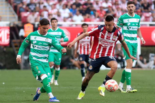 Santos' midfielder #05 Aldo Lopez and Guadalajara's forward #25 Roberto Alvarado fight for the ball during the Liga MX Clausura football match between Guadalajara and Santos Laguna at the Akron Stadium in Zapopan, Mexico on March 14, 2026. (Photo by Ulises RUIZ / AFP)
