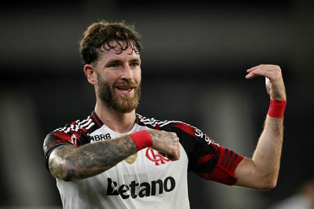 Flamengo's defender #04 Leo Pereira celebrates scoring his team's second goal during the Brazilian Championship Serie A football match between Botafogo and Flamengo at the Nilton Santos Stadium in Rio de Janeiro, Brazil on March 14, 2026. (Photo by MAURO PIMENTEL / AFP)