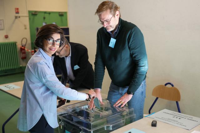 Right-wing Les Republicains (LR) party candidate in Paris, Rachida Dati (L) casts her ballot during the first round of France's 2026 municipal elections in Paris on March 15, 2026. (Photo by Thomas SAMSON / AFP)