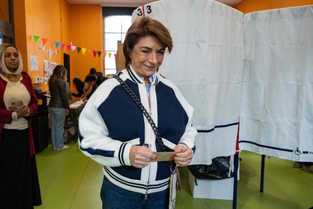 Marseille’s right-wing Les Republicains (LR) party mayoral candidate Martine Vassal prepares to put her ballot in the ballot box during the first round of France's 2026 municipal elections in Marseille, southern France, on March 15, 2026. (Photo by Elodie CLEMENT / AFP)