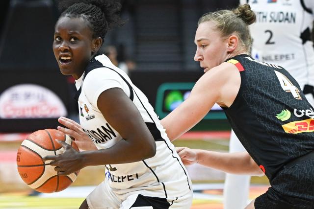 South Sudan's Yar Mayen (L) dribbles the ball while challenged by Belgium´s Elise Ramette during the FIBA Women's Basketball World Cup 2026 qualifying tournament game between Belgium and South Sudan in Wuhan, in China's central Hubei province on March 15, 2026. (Photo by CN-STR / AFP) / China OUT