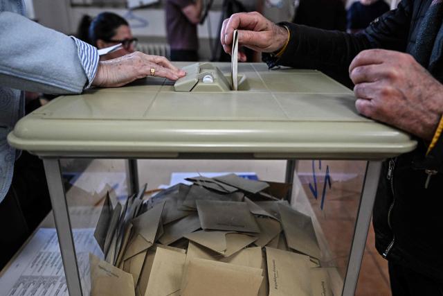 A voter casts his ballot during the first round of France's 2026 municipal elections in Beziers, southern France, on March 15, 2026. (Photo by Gabriel BOUYS / AFP)