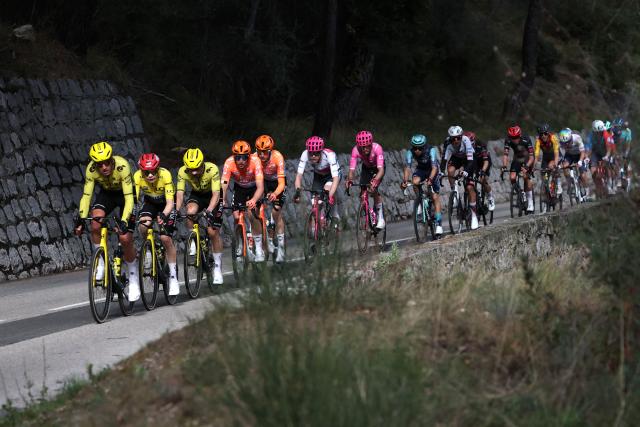 Team Visma - Lease a Bike's Danish rider Jonas Vingegaard (2nd L) rides with the pack during the 8th and final stage of the Paris-Nice cycling race, 129.2 km between Nice and Nice, on March 15, 2026. (Photo by Anne-Christine POUJOULAT / AFP)