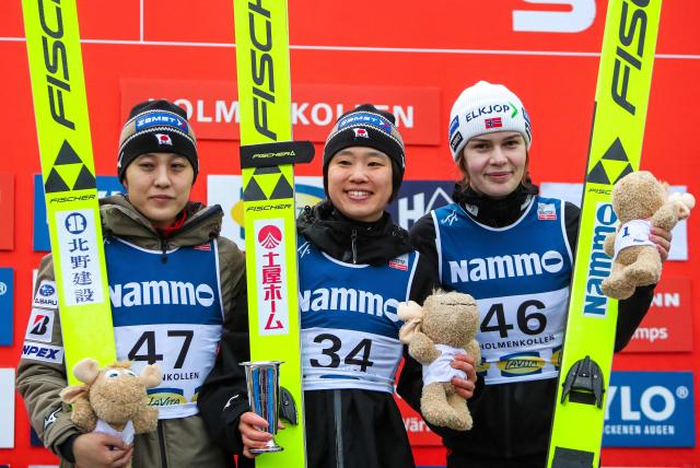 (L-R) Second placed Japan's Nozomi Maruyama, winner Japan's Yuki Ito and third placed 
Norway's Anna Odine Strom pose on the podium after the Women Individual Large Hill at the FIS Jumping World Cup in Holmenkollen, Oslo, Norway on March 15, 2026. (Photo by Christoffer Andersen / NTB / AFP) / Norway OUT