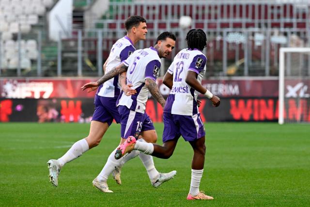 Toulouse's Norwegian midfielder #15 Aron Donnum (C) celebrates with teammates after scoring Toulouse's first goal during the French L1 football match between FC Metz and Toulouse FC at the Stade Saint-Symphorien in Longeville-les-Metz, eastern France, on March 15, 2026. (Photo by Jean-Christophe VERHAEGEN / AFP)
