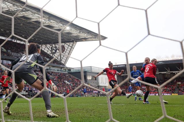 Chelsea's English striker #33 Aggie Beever-Jones (2R) scores their second goal during the English Women's League Cup final football match between Chelsea and Manchester United at Ashton Gate stadium in Bristol, south-west England on March 15, 2026. (Photo by Adrian DENNIS / AFP)