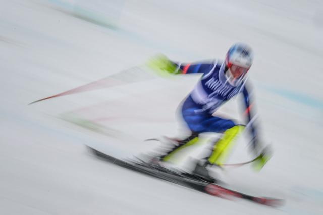 France's Jordan Broisin competes in the men's ski slalom during the Milano Cortina 2026 Paralympic Winter Games in Cortina d'Ampezzo on March 15, 2026. (Photo by JEFF PACHOUD / AFP)