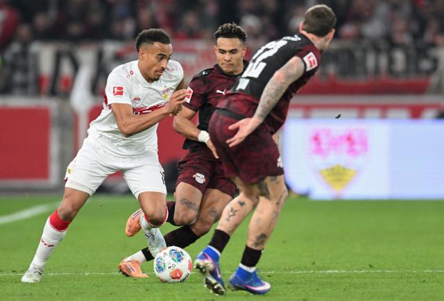 (L-R) Stuttgart's German forward #18 Jamie Leweling, Leipzig's Norwegian forward #07 Antonio Nusa and Leipzig's German defender #22 David Raum vie for the ball during the German first division Bundesliga football match between VfB Stuttgart and RB Leipzig in Stuttgart, southern Germany, on March 15, 2026. (Photo by THOMAS KIENZLE / AFP) / DFL REGULATIONS PROHIBIT ANY USE OF PHOTOGRAPHS AS IMAGE SEQUENCES AND/OR QUASI-VIDEO