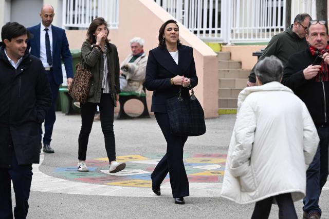 Toulon’s far-right Rassemblement National (RN) party mayoral candidate, Laure Lavalette (C) arrives to cast her ballot during the first round of France's 2026 municipal elections in Toulon, southern France, on March 15, 2026. (Photo by Miguel MEDINA / AFP)