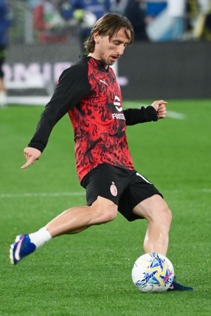 AC Milan's Croatian midfielder #14 Luka Modric warms up before the start of the Italian Serie A football match between Lazio and AC Milan at Olympic stadium in Rome on March 15, 2026. (Photo by Alberto PIZZOLI / AFP)