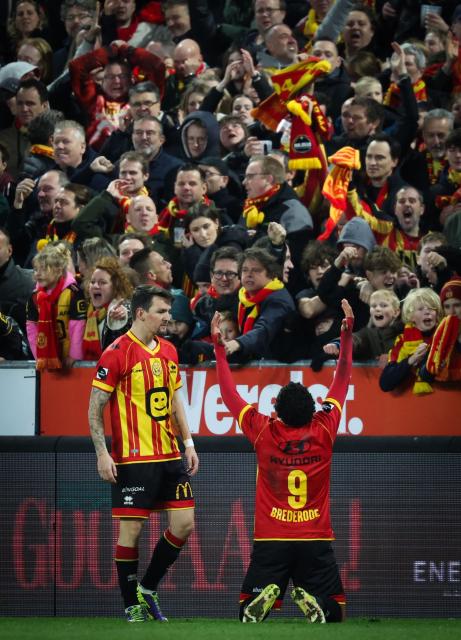 Mechelen's Dutch forward #09 Myron Van Brederode (R) celebrates after scoring during the Belgian "Pro League" First Division football match between KV Mechelen and RSC Anderlecht at Achter De Kazerne in Mechelen on March 15, 2026. (Photo by VIRGINIE LEFOUR / BELGA / AFP) / Belgium OUT