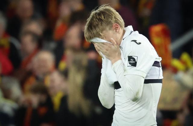 RSC Anderlecht's Belgian midfielder #74 Nathan De Cat reacts at the end of the Belgian Pro League football match between KV Mechelen and RSC Anderlecht in Mechelen on March 15, 2026. (Photo by VIRGINIE LEFOUR / Belga / AFP) / Belgium OUT