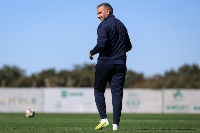 Sporting’s coach Rui Borges attends a training session on the eve of their UEFA Champions League last 16 second leg football match against Bodoe/Glimt at the Cristiano Ronaldo Academy in Alcochete on March 16, 2026. (Photo by PATRICIA DE MELO MOREIRA / AFP)