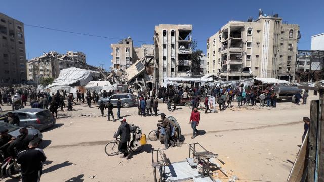 Displaced Palestinians inspect the site targeted by Israeli warplanes, in the Jabalia refugee camp in the northern Gaza Strip on March 16, 2026. Gaza's health ministry, which operates under Hamas authority, says at least 663 Palestinians have been killed since the start of the truce October 10, 2025. The Israeli military says at least five of its soldiers have been killed in the same period since October 10. (Photo by Bashar Taleb / AFP)