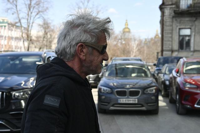 TOPSHOT - US actor Sean Penn walks down a street in Kyiv on March 16, 2026, amid the Russian invasion of Ukraine. Sean Penn, who scored an Oscar for best supporting actor for "One Battle After Another" on March 15, 2026, is in Ukraine to show support to the war-torn country, a senior Ukrainian official told AFP. Penn -- a vocal advocate for Ukraine who had visited the country several times -- has won his third acting Oscar but was not at the ceremony. (Photo by Genya SAVILOV / AFP)