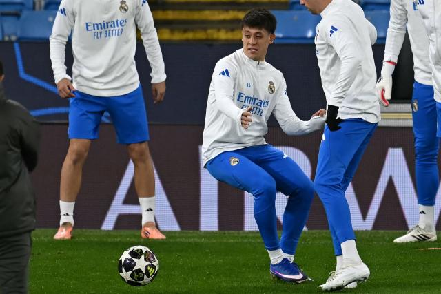 Real Madrid's Turkish midfielder #15 Arda Guler (C) takes part in a team training session at the Etihad Stadium in Manchester, north-west England, on March 16, 2026, on the eve of their UEFA Champions League, Last 16, second-leg football match against Manchester City. (Photo by Paul ELLIS / AFP)