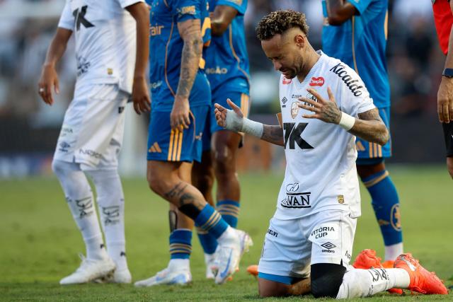 (FILES) Santos' forward #10 Neymar prays at the end of the Brasileirao Serie A football match between Santos and Cruzeiro at the Urbano Caldeira Stadium in Santos, Sao Paulo state, Brazil on December 7, 2025. Brazil coach Carlo Ancelotti said on March 16, 2026 Neymar is "not 100 percent" fit so will miss two friendlies later this month as youngster Endrick returns to the squad. Santos' Neymar has not played for Brazil since October 2023 due to a serious knee injury but has played four games for his club since mid-February. (Photo by Miguel Schincariol / AFP)