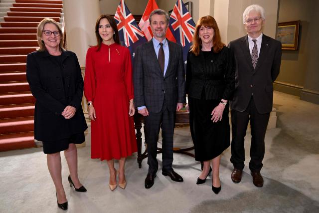 Denmark's King Frederik X (C) and Queen Mary (2/L) pose for photographs with Victoria's state premier Jacinta Allan (L), Victoria's Governor Margaret Garner (2/R) and her husband Professor Glyn Davis (R) after signing the guest book at Government House in Melbourne on March 17, 2026. (Photo by William WEST / POOL / AFP)