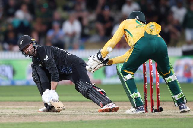 New Zealand’s Devon Conway (L) plays a shot as South Africa's Connor Esterhuizen reacts during the second Twenty20 international cricket match between New Zealand and South Africa played at Seddon Park in Hamilton on March 17, 2026. (Photo by Michael Bradley / AFP)