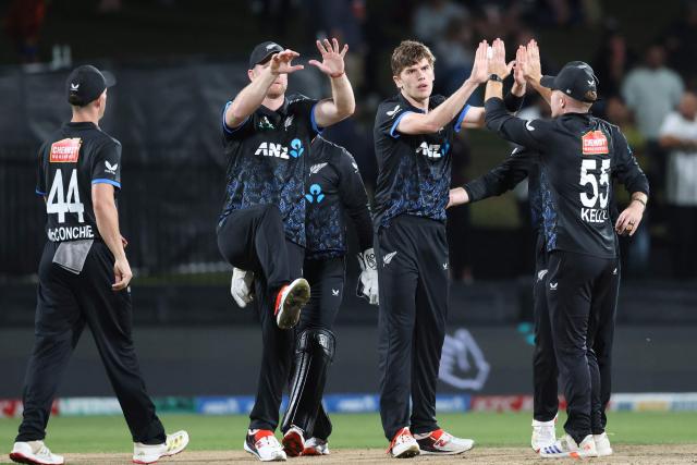 New Zealand’s Ben Sears (2nd R) celebrates the wicket of South Africa's Connor Esterhuizen during the second Twenty20 international cricket match between New Zealand and South Africa played at Seddon Park in Hamilton on March 17, 2026. (Photo by Michael Bradley / AFP)