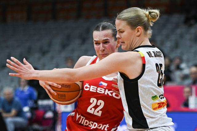 Czech Republic´s Emma Cechova (L) dribbles the ball while challenged by Belgium´s Becky Massey during the FIBA Women's Basketball World Cup 2026 qualifying tournament game between Belgium and Czech Republic in Wuhan, in China's central Hubei province on March 17, 2026. (Photo by CN-STR / AFP) / China OUT