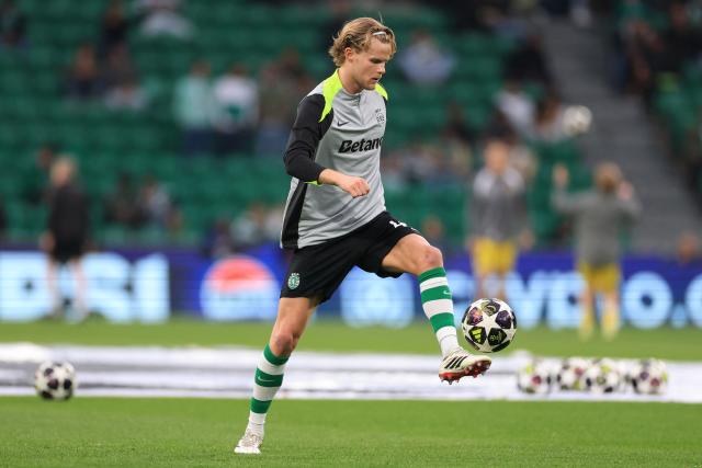 Sporting Lisbon's Danish midfielder #42 Morten Hjulmand warms up before the UEFA Champions League last 16 second leg football match between Sporting CP and Bodoe/Glimt at Jose Alvalade stadium in Lisbon on March 17, 2026. (Photo by PATRICIA DE MELO MOREIRA / AFP)