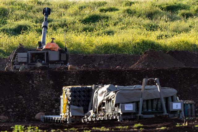 Israeli army soldiers attached to an artillery unit are deployed at a position in the upper Galilee, in northern Israel, near the Lebanon border on March 17, 2026. The Lebanese military said on March 17, that an Israeli strike on a car and a motorcycle in southern Lebanon killed one of its soldiers and wounded four others. Israel has stepped up strikes and deployed ground troops to its northern neighbour since March 2, when Lebanon was dragged into the wider war in the Middle East after Tehran ally Hezbollah attacked Israel with rockets in retaliation for the killing of Iranian supreme leader. (Photo by Odd ANDERSEN / AFP) / 