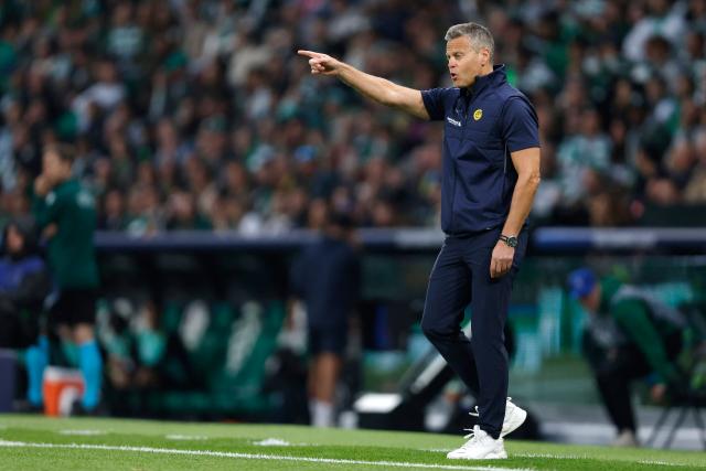 Bodoe/Glimt's Norwegian coach Kjetil Knutsen gestures during the UEFA Champions League last 16 second leg football match between Sporting CP and Bodoe/Glimt at Jose Alvalade stadium in Lisbon on March 17, 2026. (Photo by FILIPE AMORIM / AFP)